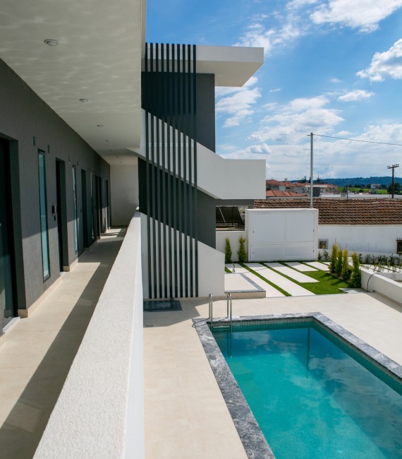 Benteler Studios in Kallithea - Mit Außenpool