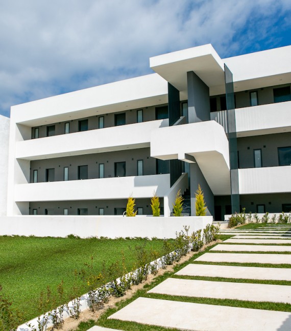 Benteler Studios in Kallithea - Mit Außenpool