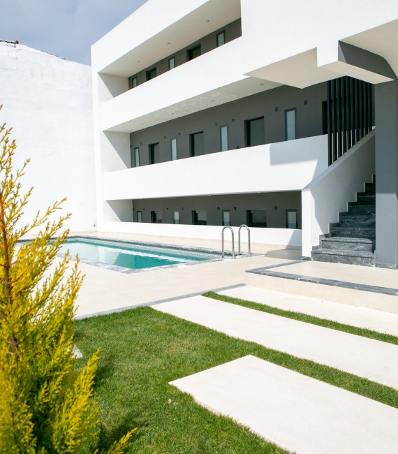 Benteler Studios in Kallithea - Mit Außenpool