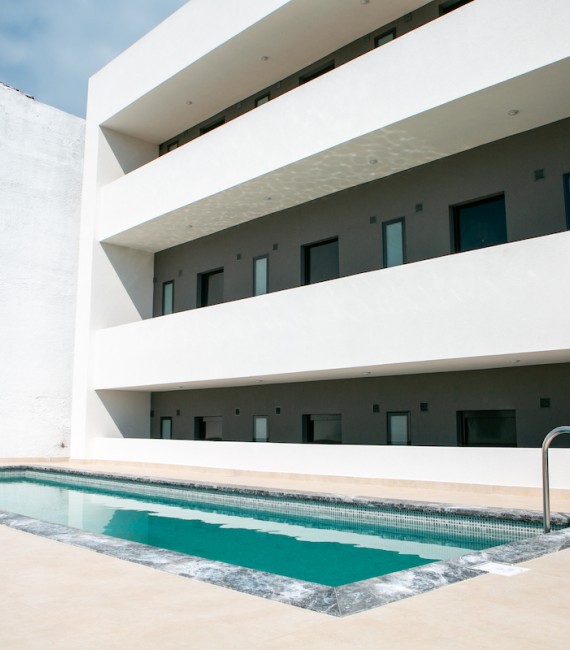 Benteler Studios in Kallithea - Mit Außenpool