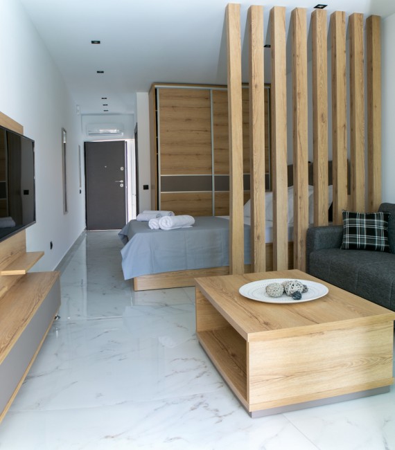 Benteler Studios in Kallithea - Mit Außenpool